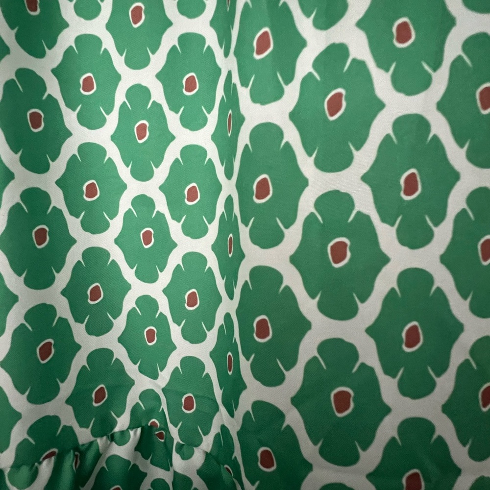 XL fun easy dress. The green and white pattern is perfect for spring and summer.